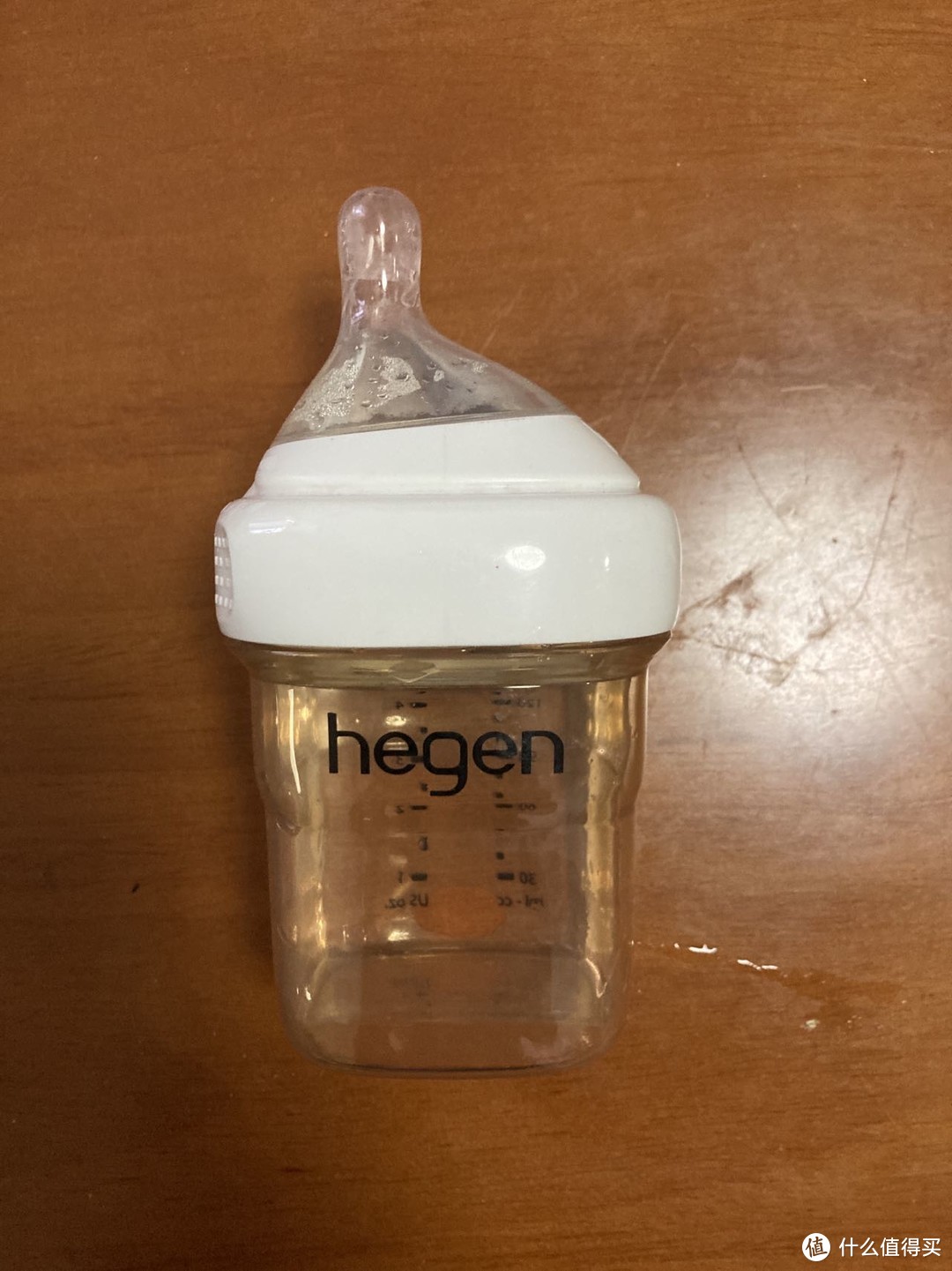 hegen的奶瓶，价格比较贵，实际我家宝宝使用的时候没发现与贝亲的明显区别