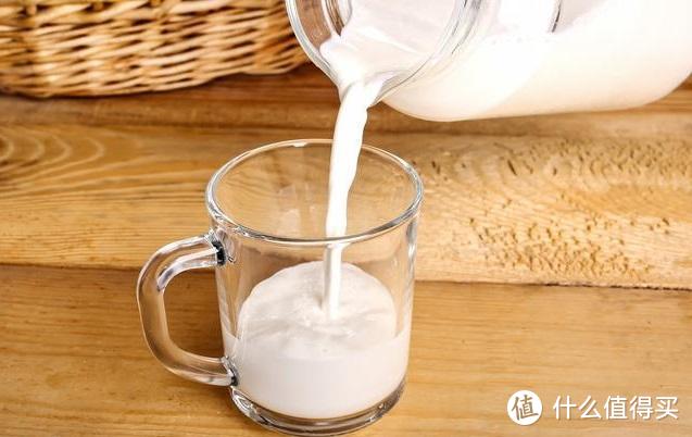 纯牛奶该如何挑选，附100%水果奶昔的做法