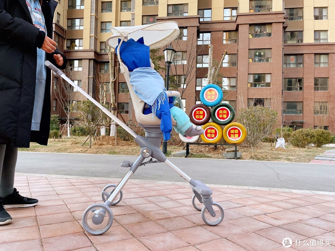 有了婴儿车，遛娃神器有必要吗？当然，酷骑遛娃神器可当宝宝餐椅