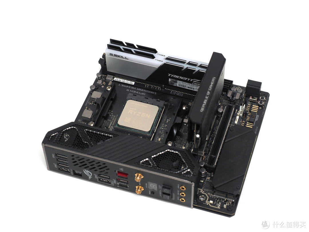 装机赛作品：配置拉满的梦幻3A平台！AMD R9 5950X+32G×2+C8I+6900XT的ROG 战11装机