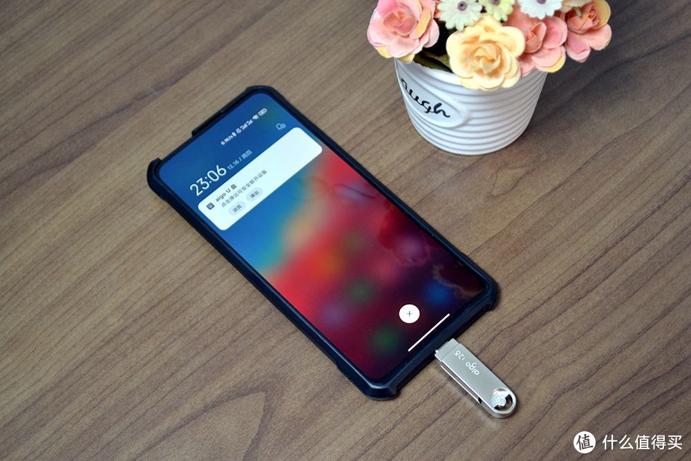 一个U盘，两种用法，aigo U322轻松解决手机存储空间不足
