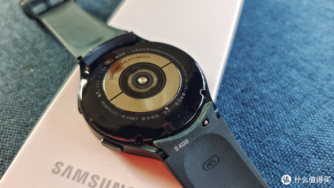 堆了三星两大最硬核硬件魔幻炫屏＋5nm芯片的Galaxy Watch4 智能手表到底香不香
