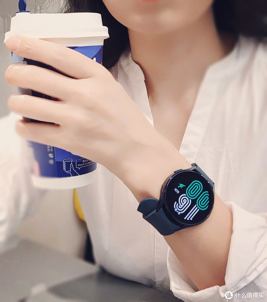 堆了三星两大最硬核硬件魔幻炫屏＋5nm芯片的Galaxy Watch4 智能手表到底香不香