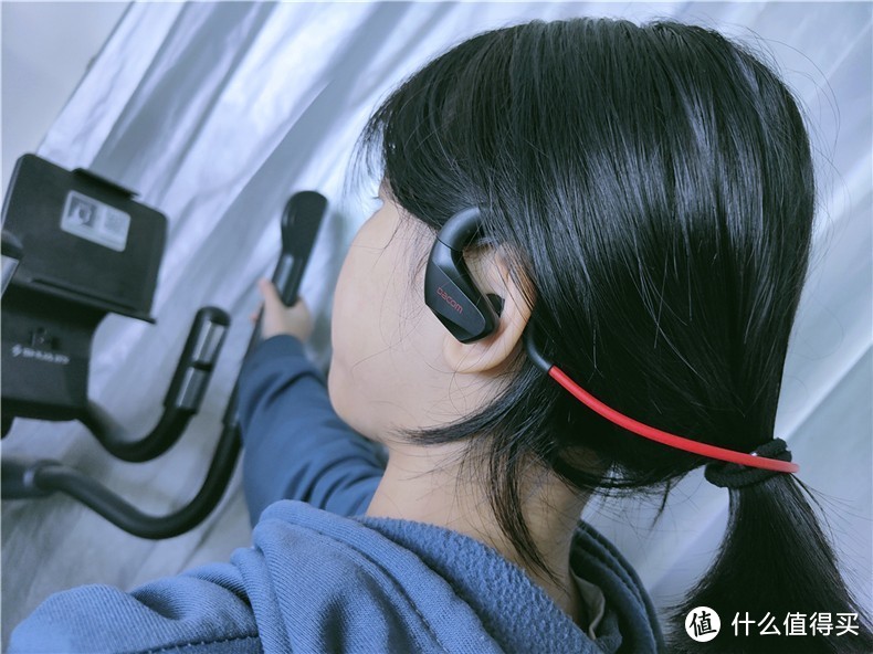 半入耳骨传导耳机，双重创新技术加持，音质的升华尤为明显