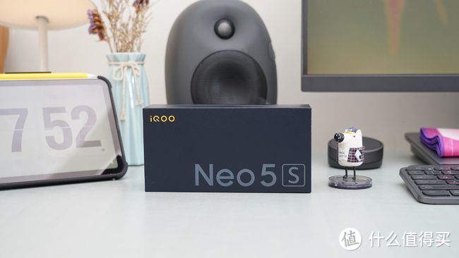 热爱无需妥协，青春就要高能：iQOO Neo5S手机开箱评测