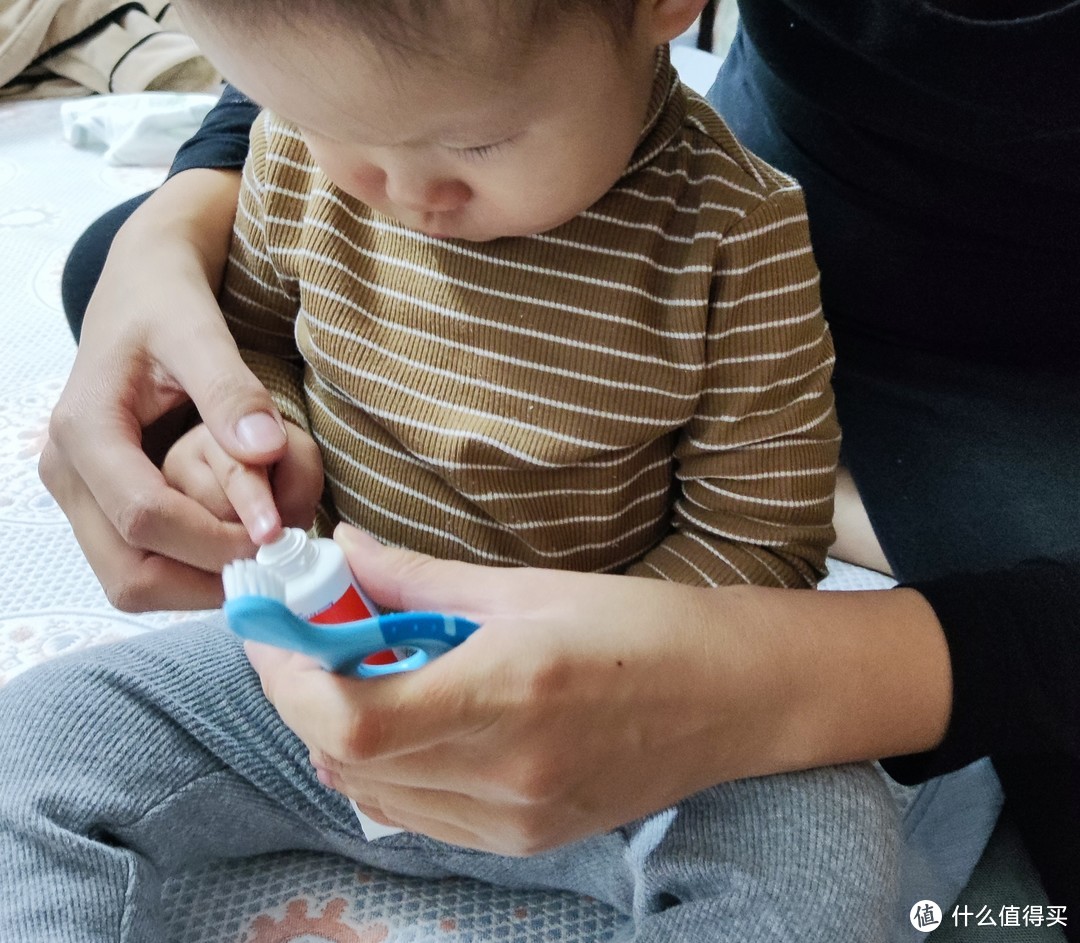 为了宝宝一生的幸福，养成良好的口腔习惯，必须从娃娃抓起