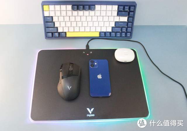 酷炫外设新选择—雷柏V10RGB幻彩背光无线充电游戏鼠标套装