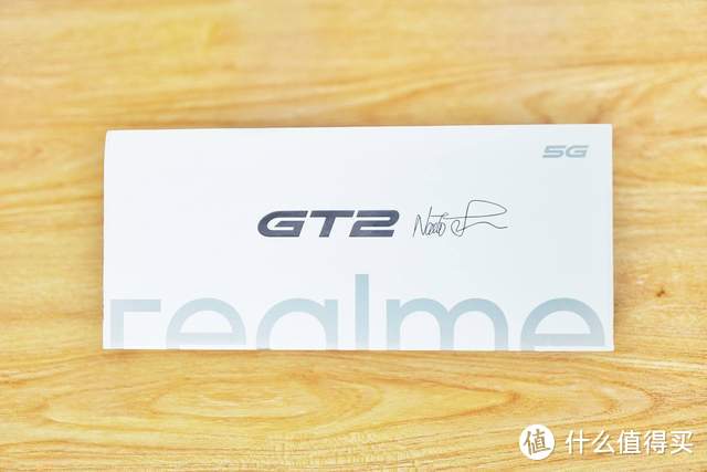 realme GT2上手：环保不等于取消充电器，颜值、性能还要第一梯队