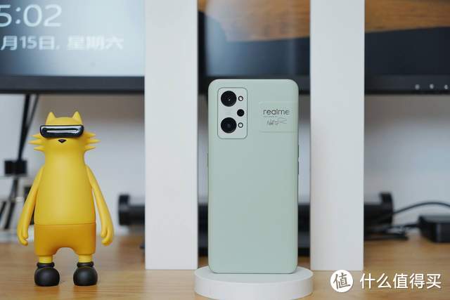 realme GT2上手：环保不等于取消充电器，颜值、性能还要第一梯队