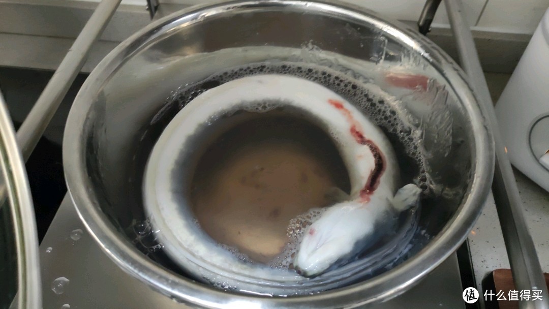 年夜饭之红烧河鳗，做这道硬菜还是比较简单，就是第一步要注意。