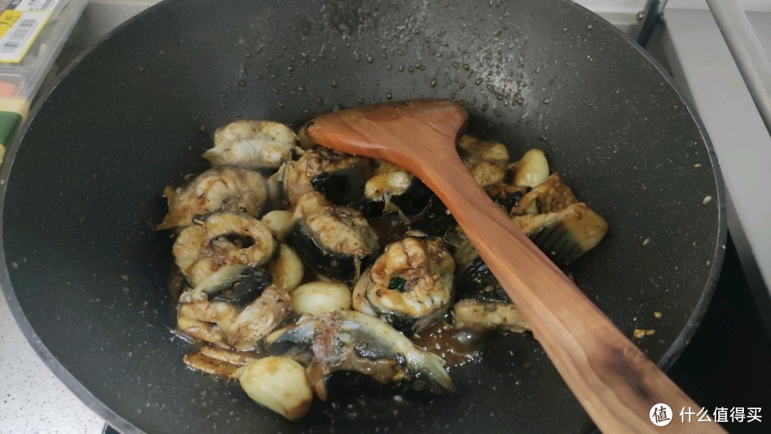 年夜饭之红烧河鳗，做这道硬菜还是比较简单，就是第一步要注意。