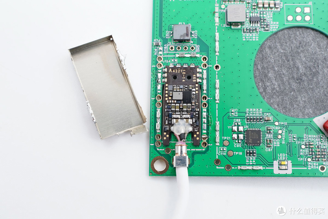 拆解报告：belkin贝尔金MFM认证三合一磁吸无线充电板WIZ016