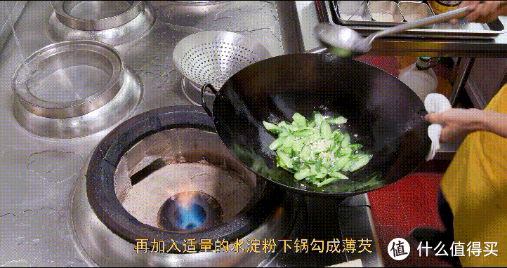 厨师长教你：“清炒青瓜”的蒜香家常做法，年菜餐桌解腻必备