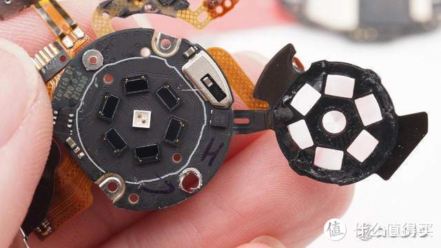 自研6通道光学传感器，更精确的运动数据，华米GTR3手表拆解