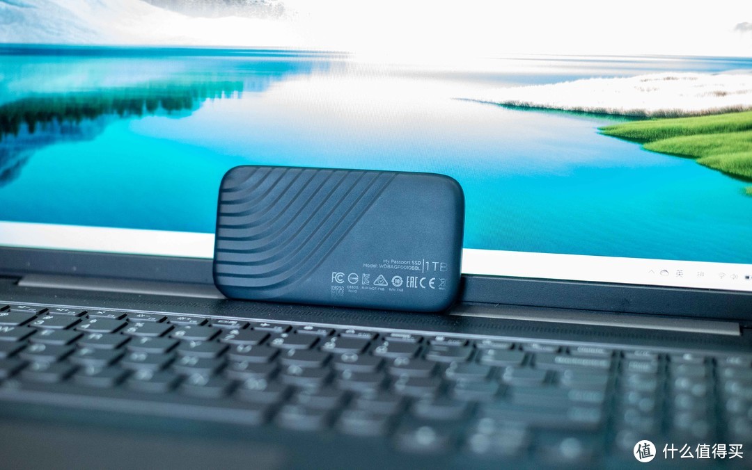 生产力工具大升级，千兆读写，轻薄便携的西数 My Passport™ 随行 SSD 