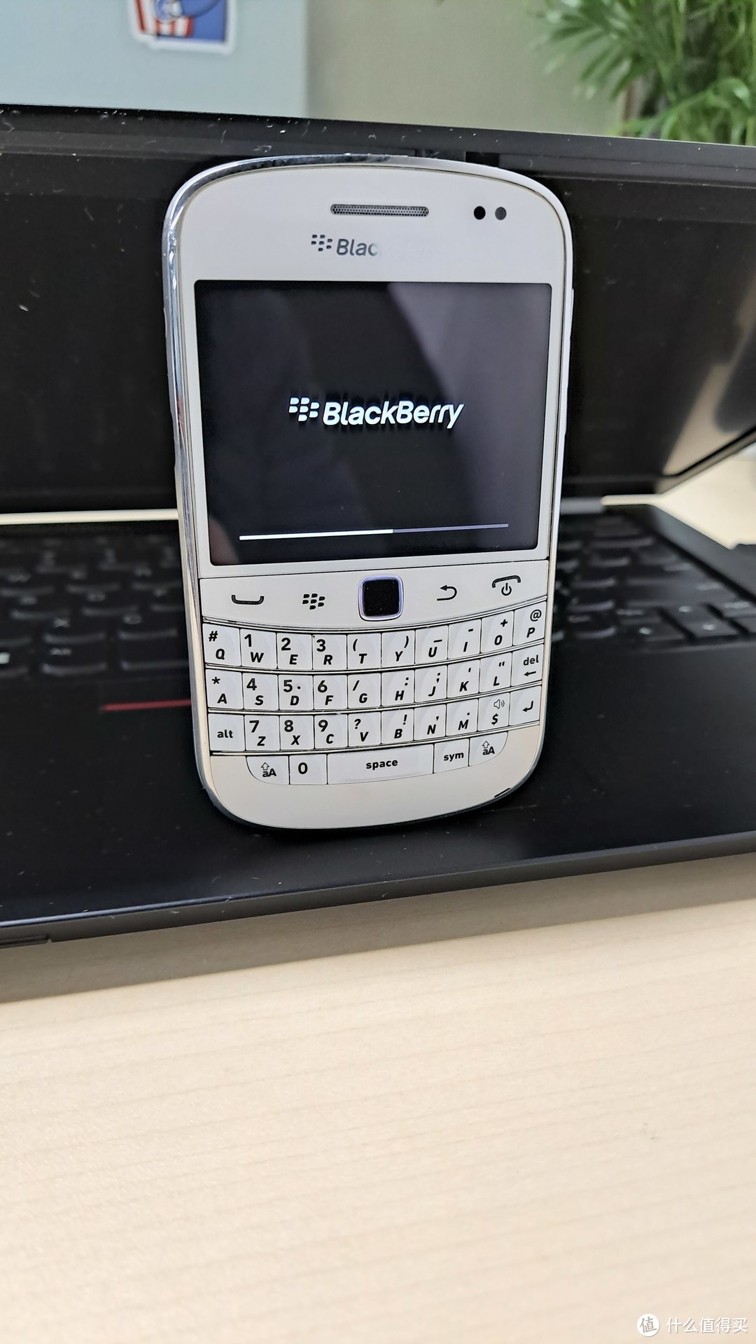 全键盘手机的巅峰一定是黑莓，黑莓的巅峰机型绝对是9900-记我的老宝贝儿黑莓9900
