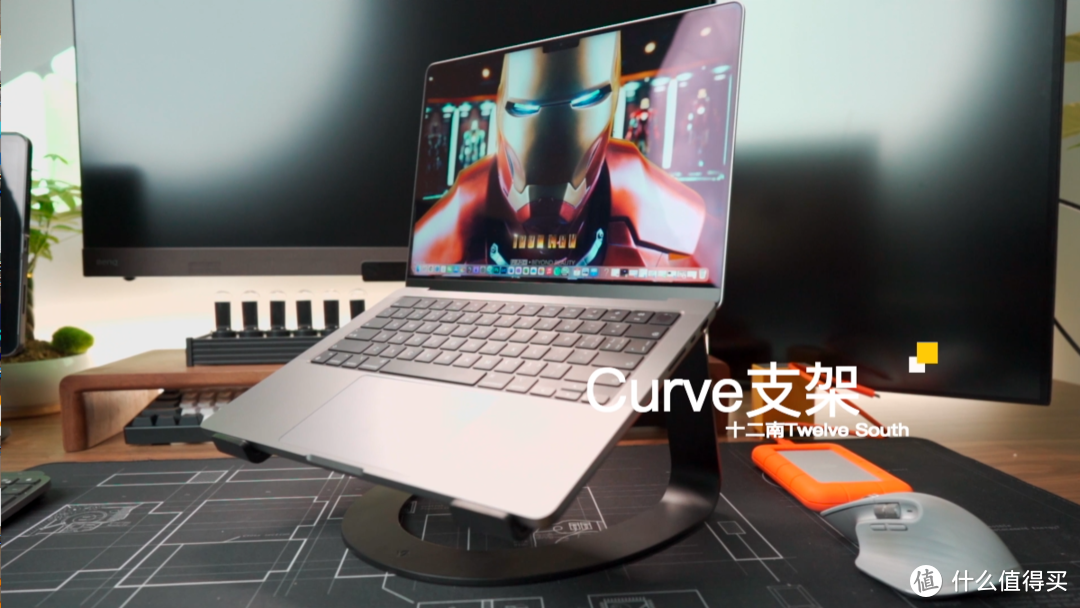 颜值效率全拉满！MacBook Pro三屏工作流桌面 | 附一学就会理线思路