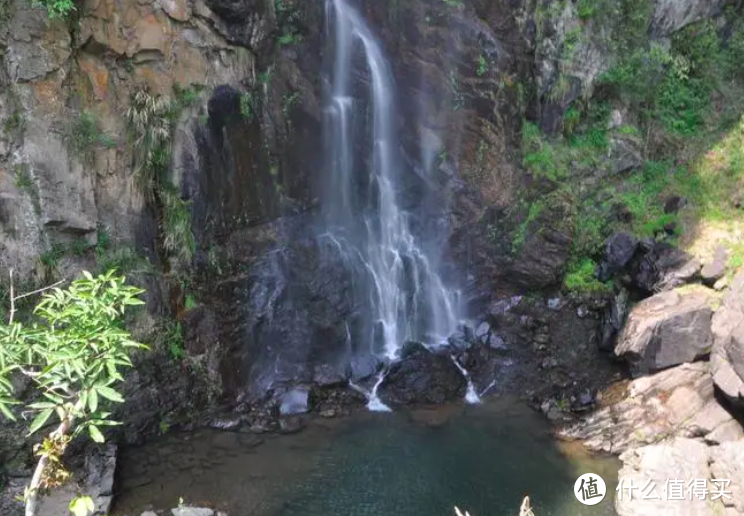 自归宗上金轮峰，雾中探路紫霄峰