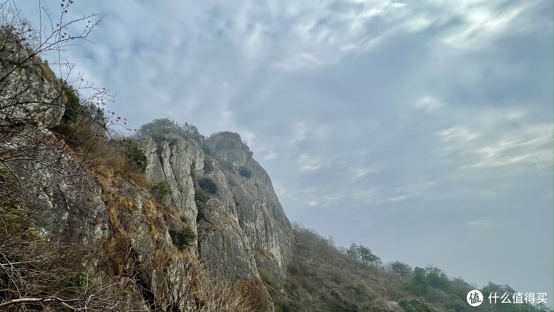 自归宗上金轮峰，雾中探路紫霄峰