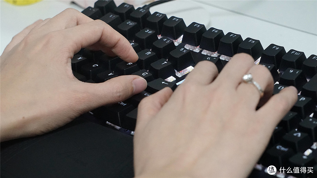 让码字舒服至极：X-Bows人体工学机械键盘评测