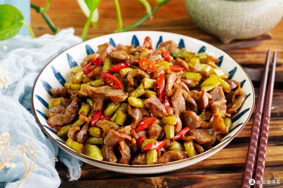三,酸豆角炒鸡胗