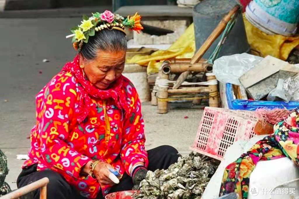 闽南的小众古朴村落，头顶鲜花，海蛤做房