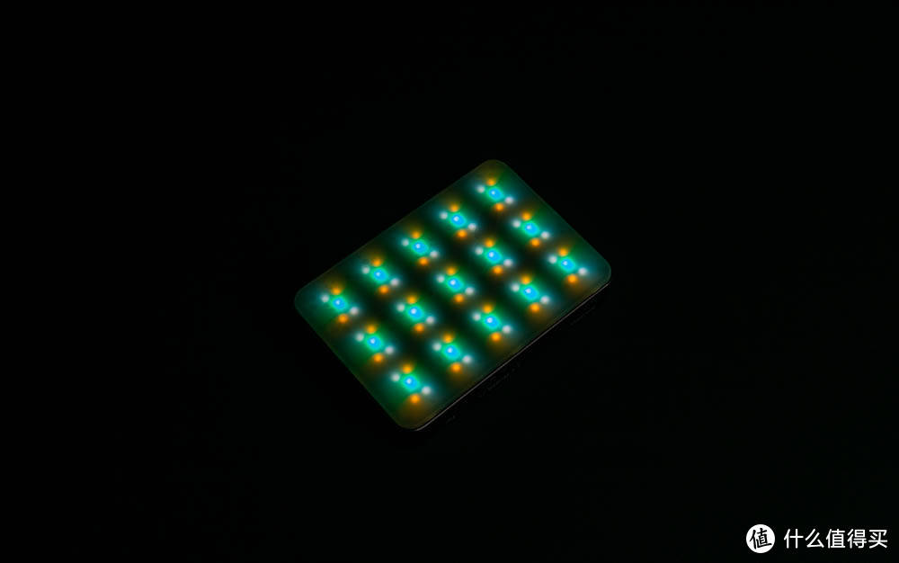 轻巧的静物布光利器斯莫格RM75磁吸智能补光灯套装轻体验