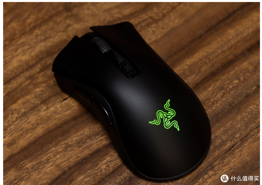 Razer DeathAdder V2 Pro 动手玩：经典造型、机身轻盈的无线三模光轴电竞鼠标