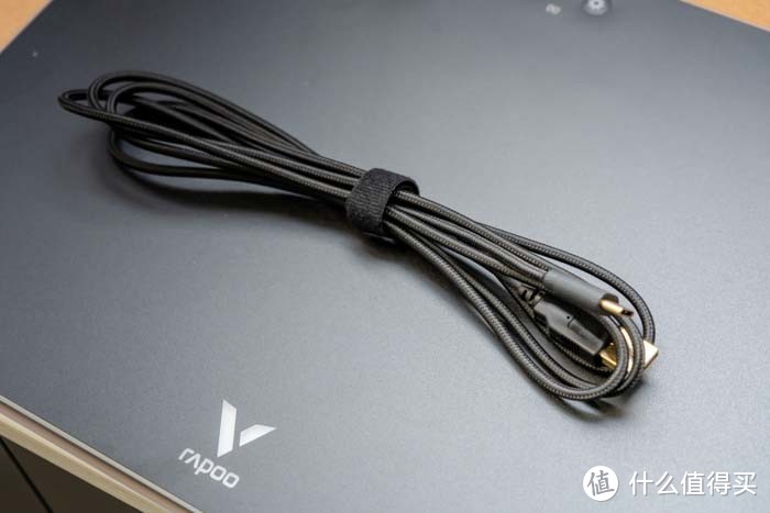 雷柏V10 RGB无线充电鼠标垫评测：鼠标垫终于迎来了革命升级