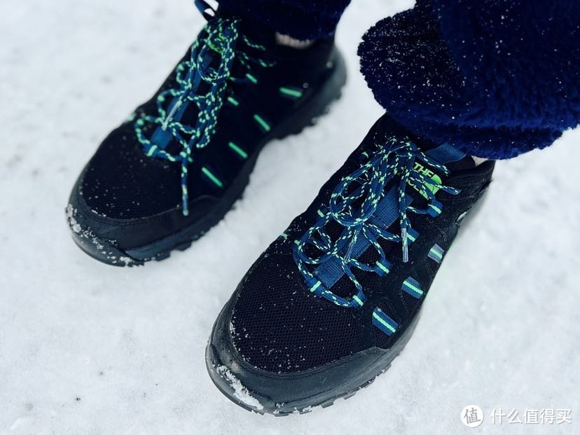 在北方雪地撒欢儿，你需要一双防水防滑性能好的运动鞋