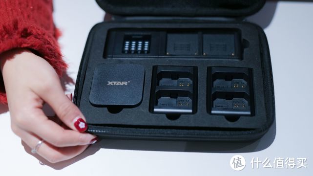 职业摄影师最想要的充电器！XTAR SN4全能相机充电器上手！