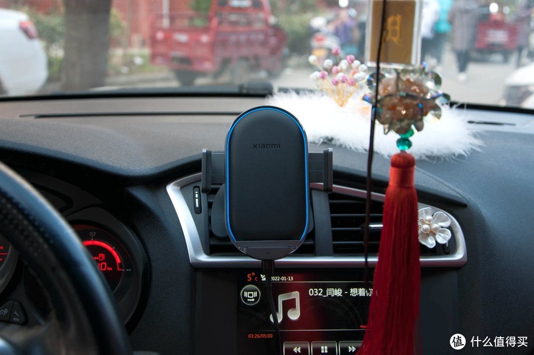 小米无线车充 Pro：最高50W无线闪充功率，感应伸缩还有智能散热