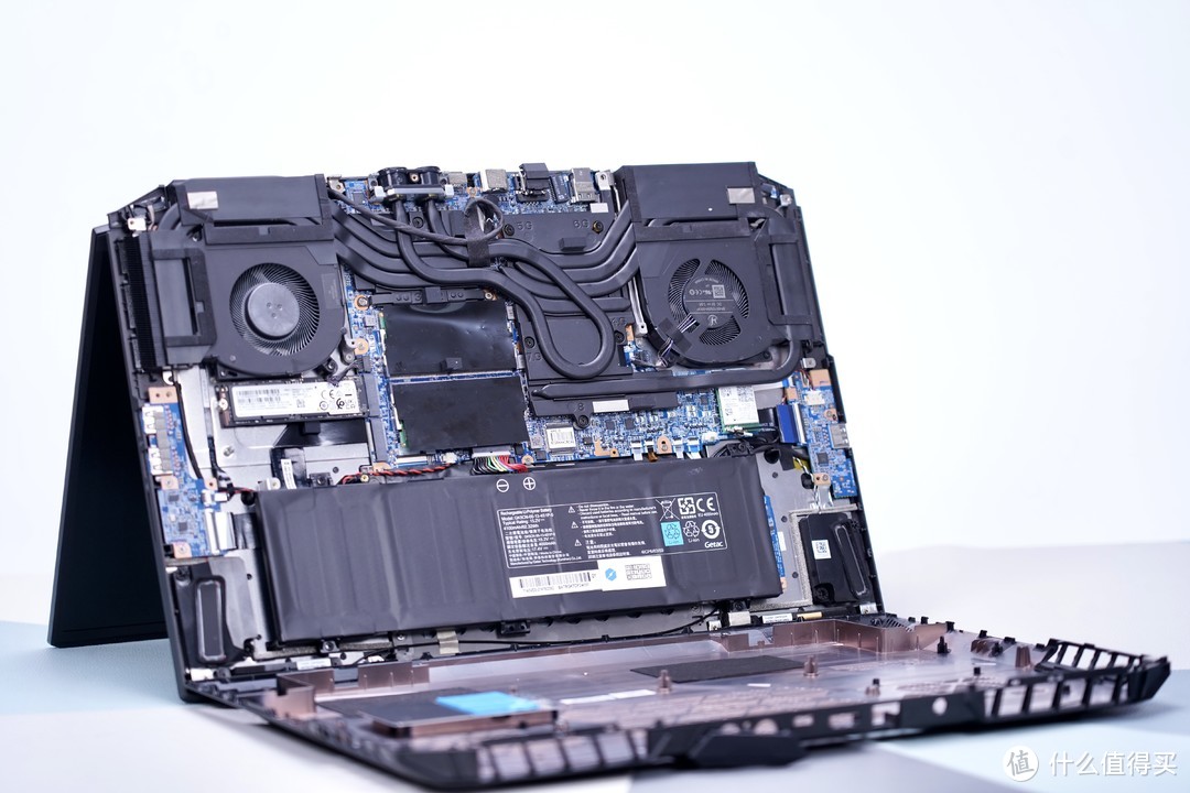 水冷散热ti给力了机械革命旷世游戏本拆解评测