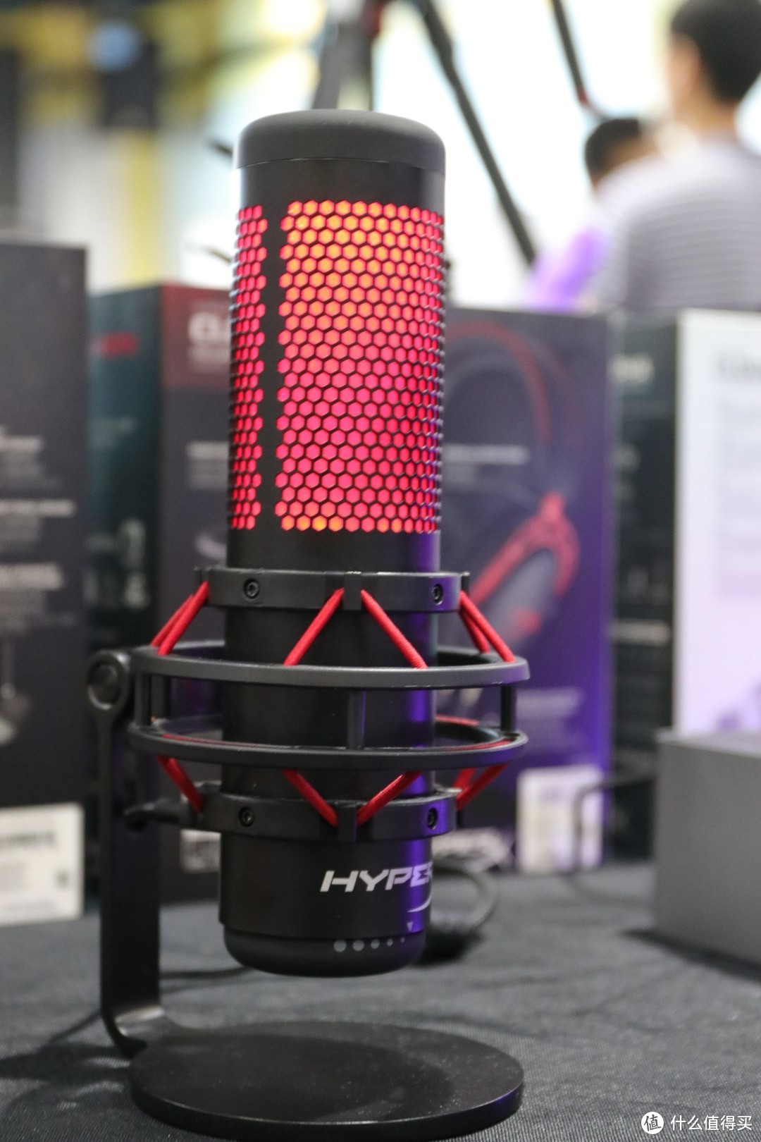 灯光，全场最佳 HyperX 声浪S RGB专业麦克风