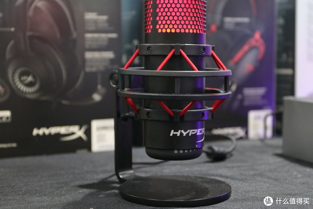 灯光，全场最佳 HyperX 声浪S RGB专业麦克风