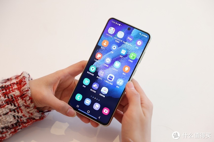深评！新生代旗舰王者归来 三星Galaxy S21 FE 5G引领高清自拍潮