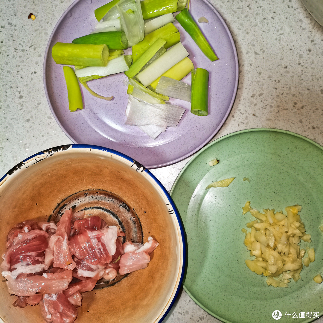 这道过年菜简单易上手，香煞人易上手-牛肝菌炒肉片