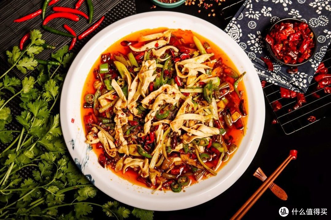 肖战眼中的重庆春节，年夜饭必备的6道菜，并不是“无辣不欢”