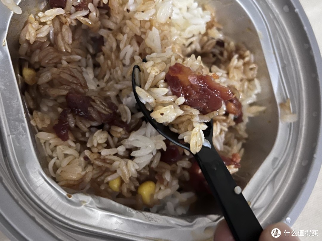出门方便带的自热米饭，到底哪个更好吃？10个品牌的16种口味横评来了！
