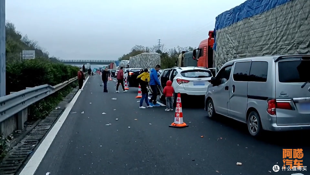 宁愿堵车也要开车回去飞机高铁这么方便仅仅是因为面子吗