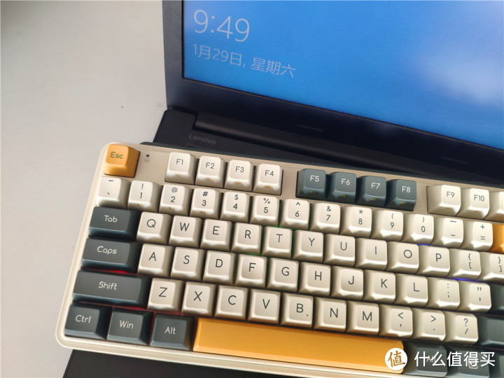 三模无缝切换、RGB炫彩背光——米物Z870机械键盘体验