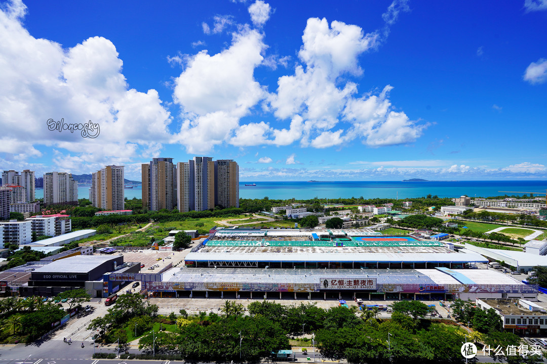 海景阳台，下楼就是海鲜大市场：三亚湾中转觅食好酒店~希尔顿花园