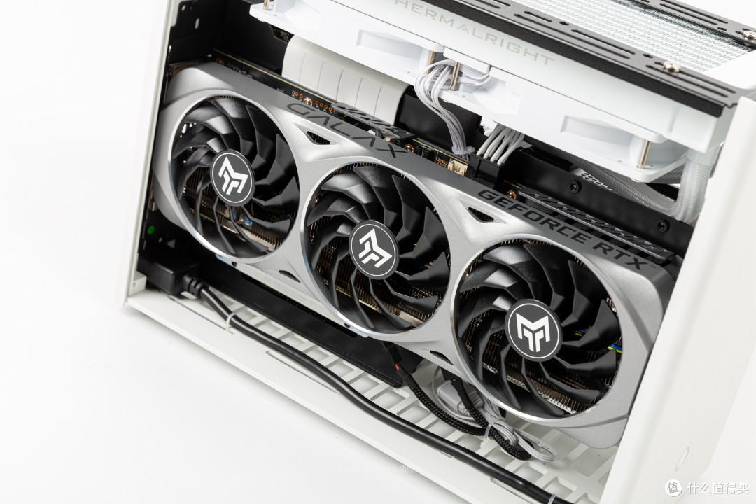 侧面的影驰3060金属大师max oc