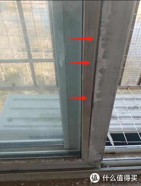 用L型钢片修塑钢窗边框断裂及装回脱落的玻璃压条