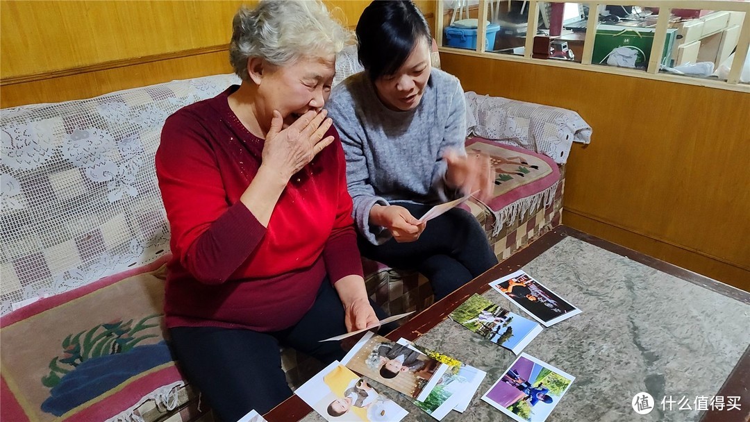 把手机中的照片用照片打印机洗出来吧，给家人一个惊喜吧，成本还不到两元哦