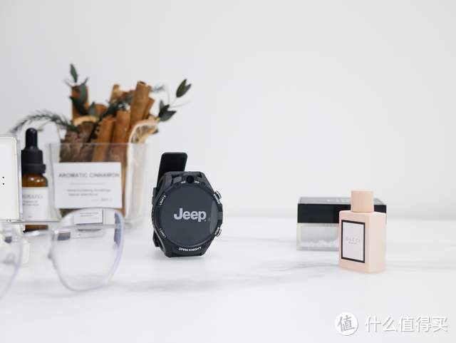 双摄像头可拍照，64GB+触摸屏的手表你见过吗？Jeep黑骑士评测