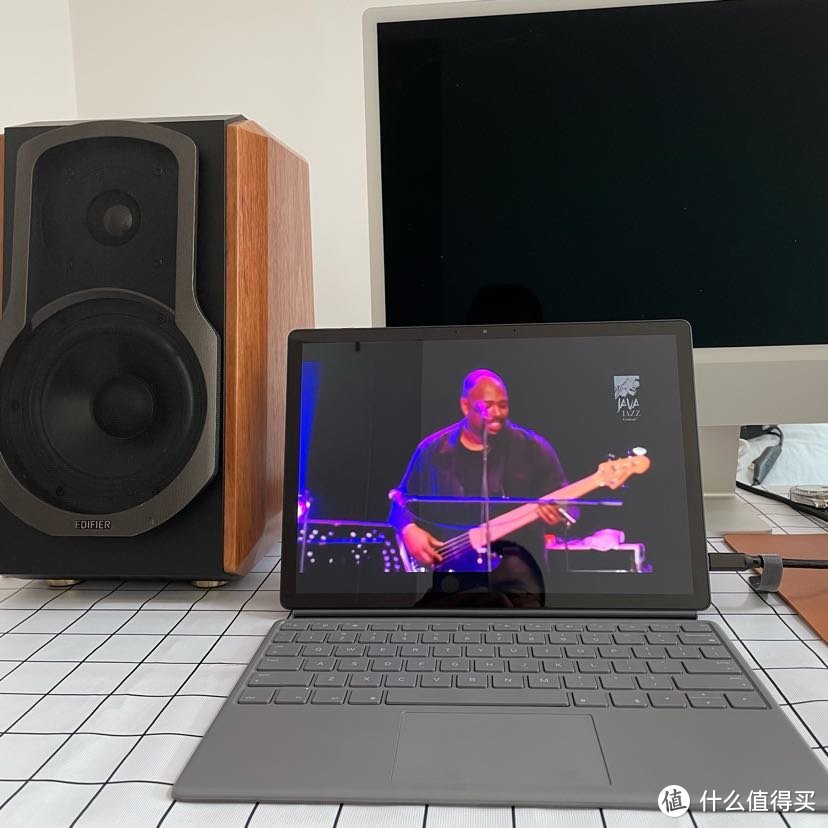 它其实很优秀 锤子TNT GO外接主机秒变Surface Pro