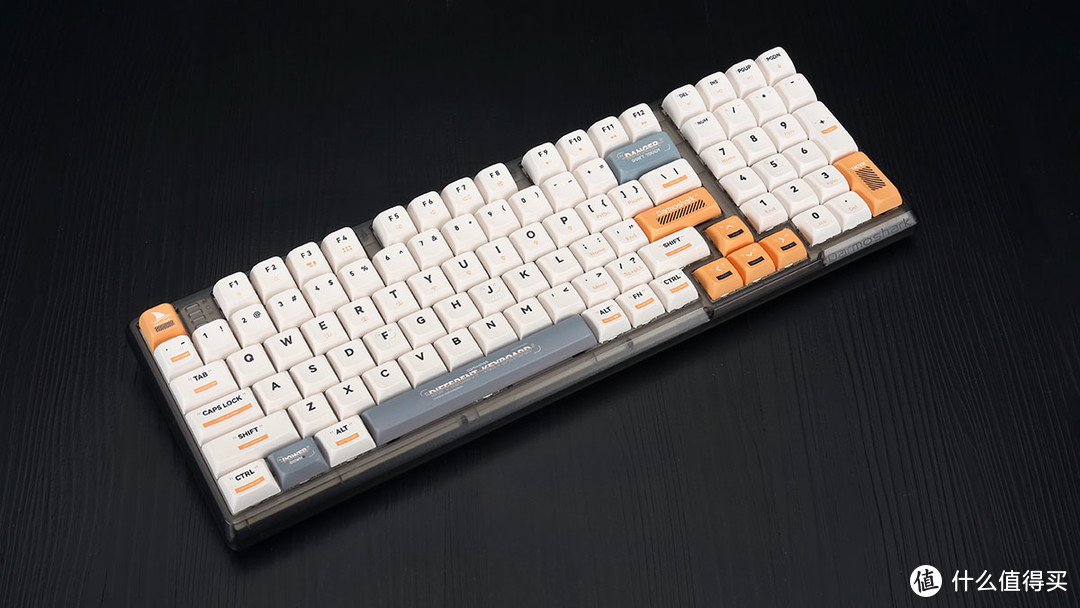 Darmoshark K7 Pro三模机械键盘评测：颜值在线，设计贴心