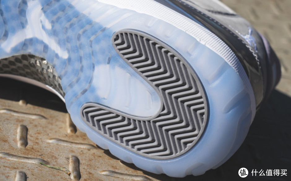运动鞋里的新物品-好穿耐看-耐克乔丹 Air Jordan 11