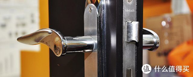 锁芯卡住转不动怎么办？如何选择室内门锁？